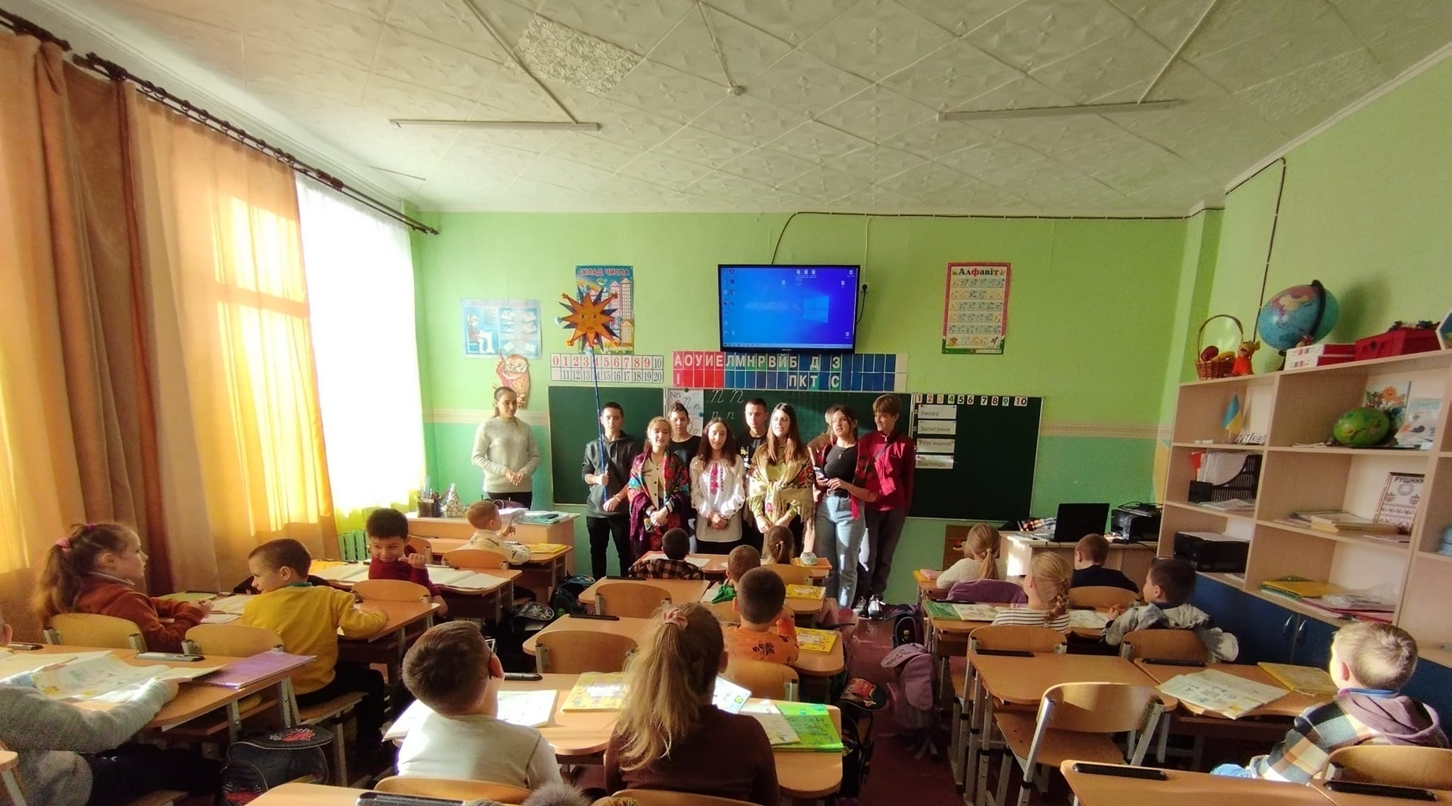 В ЛІЦЕЇ №3 ЛУНАЛИ РІЗДВЯНІ ВІТАННЯ